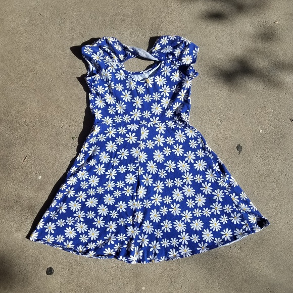 Fun Daisy Dress - Picture 2 of 3